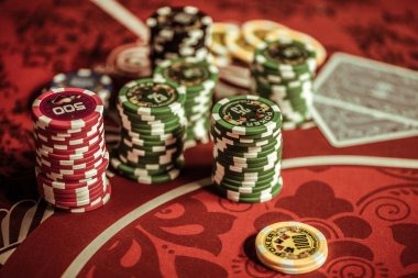 laku togel mobile app installation and login screen